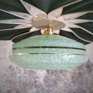 Suspension fleur, modèle Pâquerette, La Petite, 55cm de diamètre, 12 pétales en rotin et lin Vert Sapin et son globe vintage chiné - Lampes et veilleuses neuf - photo_4